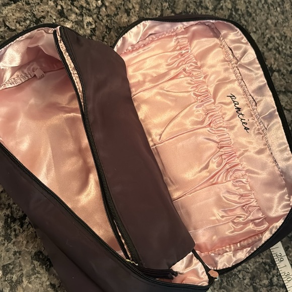 Victoria’s Secret lingerie travel bag - Picture 11 of 13